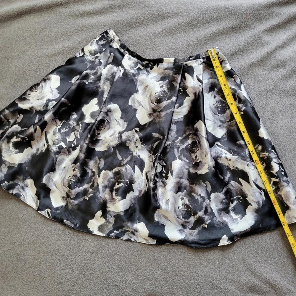 Blondie Nites by Stacy Skylar Skirt Womens Size 8 Floral Black ALine Pleated - Picture 5 of 8